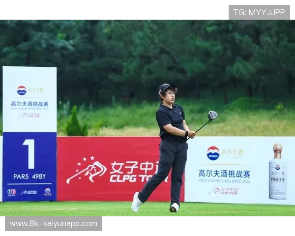 高尔夫锦标赛南非黑马夺冠，雨中推杆定胜